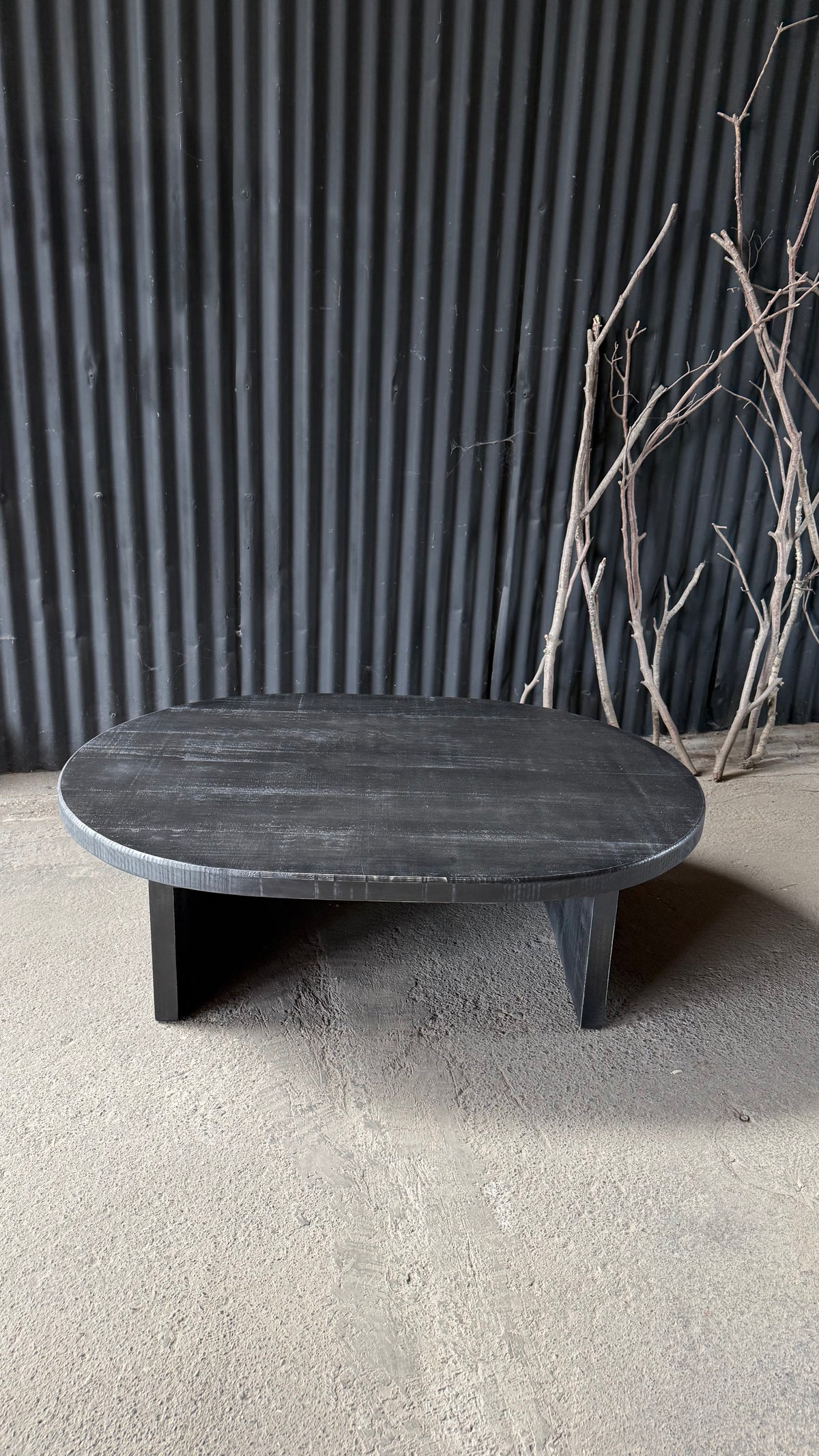 Mesa de Centro Ovalada — Pino Clear Aserreado Pátina Negra 120x90x37