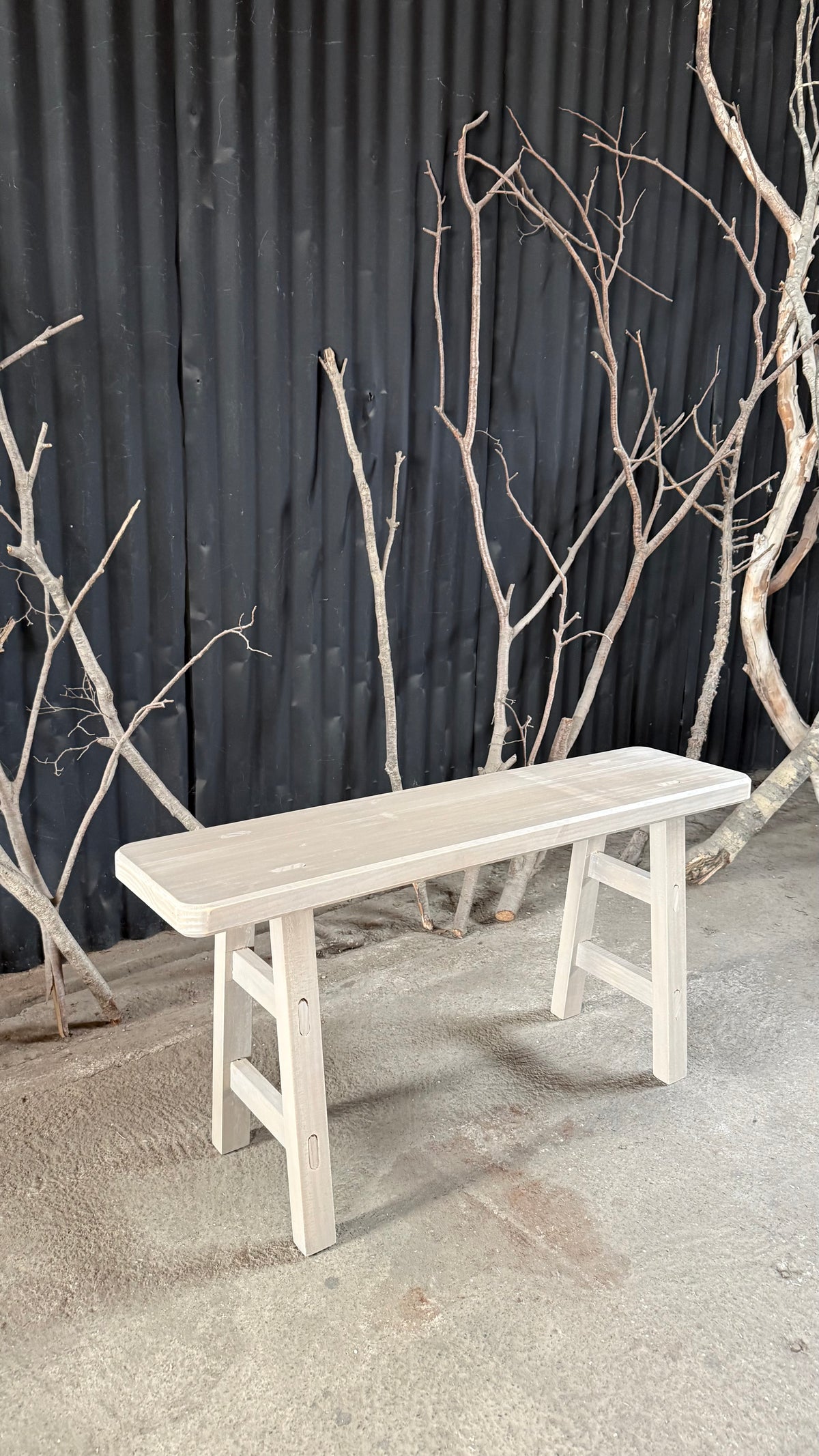 Banqueta Tere — Pino Clear Teñido Rústico Gris Beige Oscuro Envejecido 90x23x45