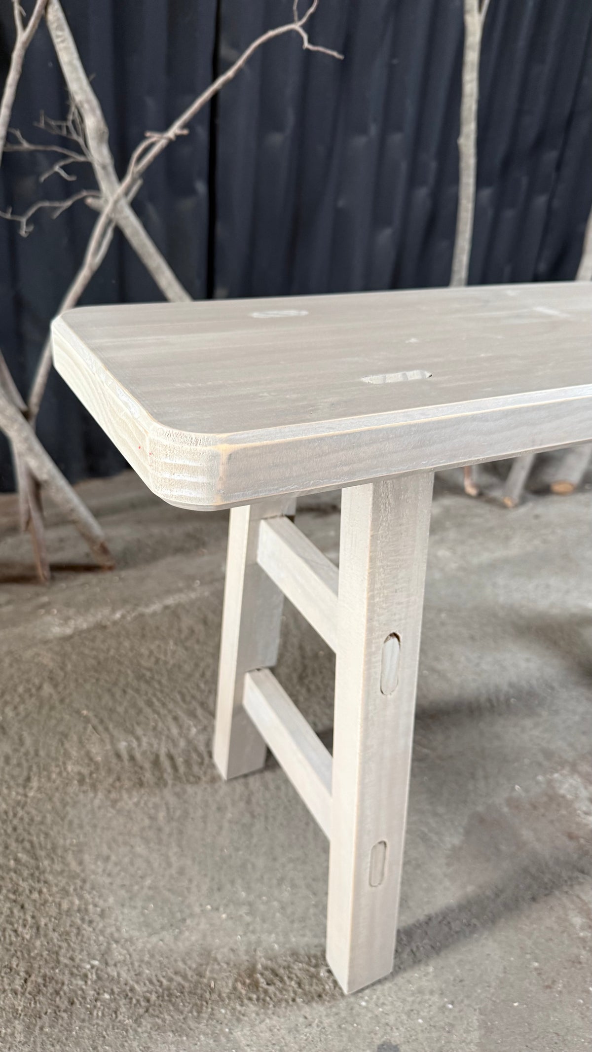 Banqueta Tere — Pino Clear Teñido Rústico Gris Beige Oscuro Envejecido 90x23x45