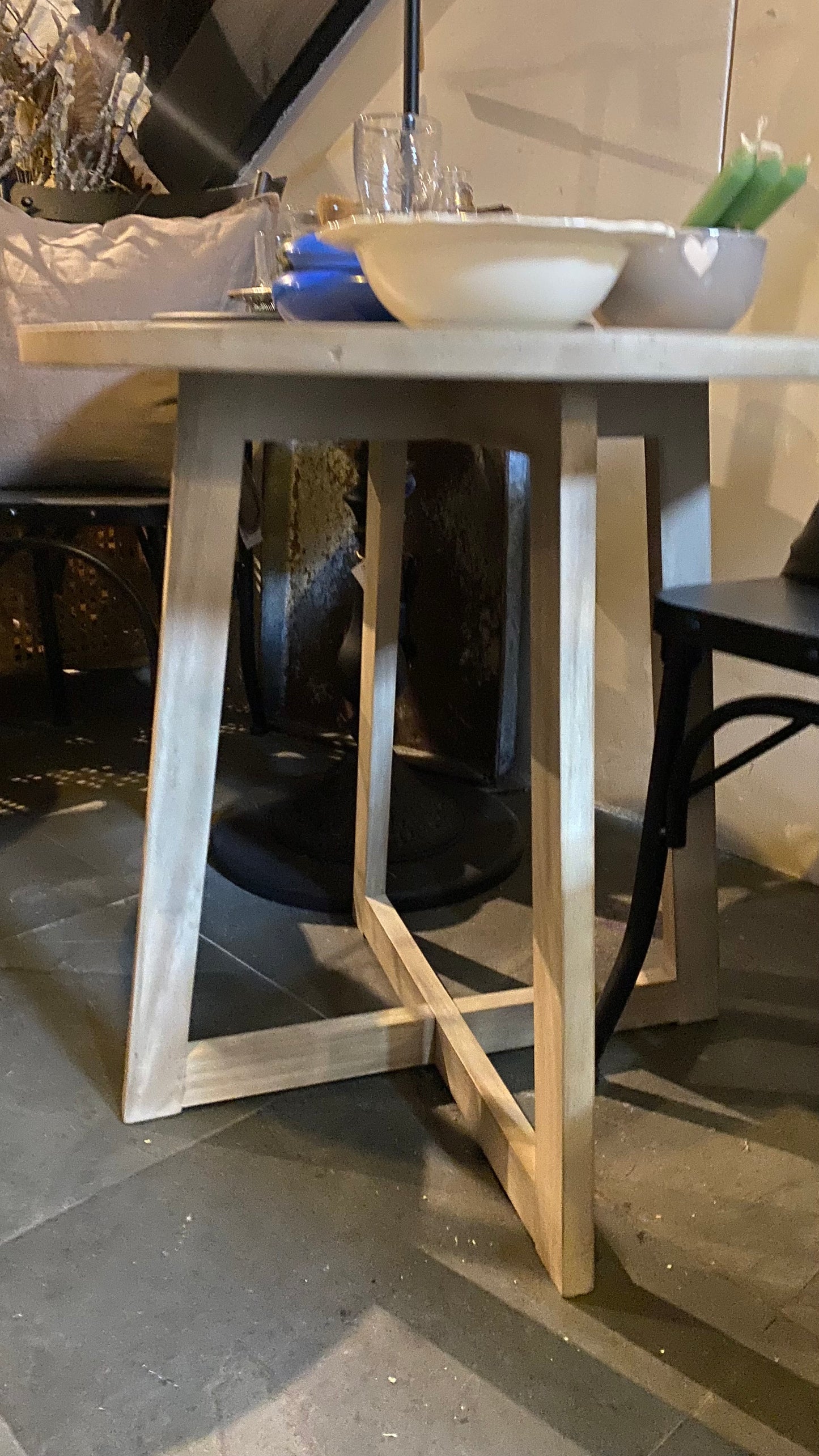 Mesa lateral Ana 60x60 teñido rústico
