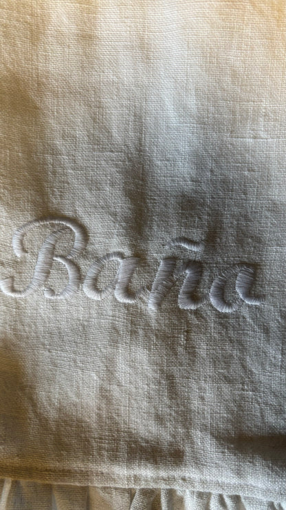 Toalla lino bordada baño vuelos