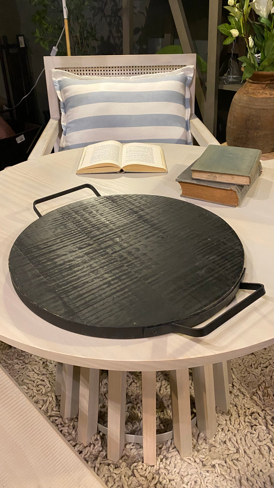 Tabla redonda aperitivo asas fierro patina negro
