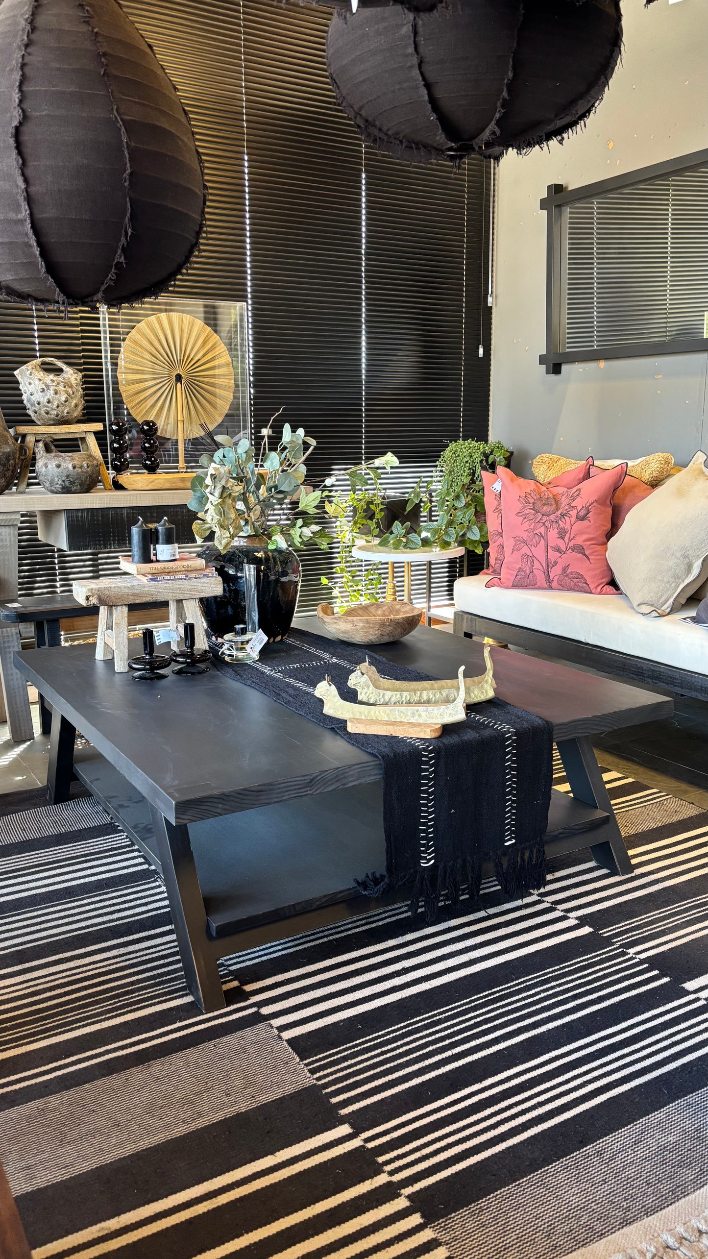 Mesa de centro lucía 120x110x40 pátina negra