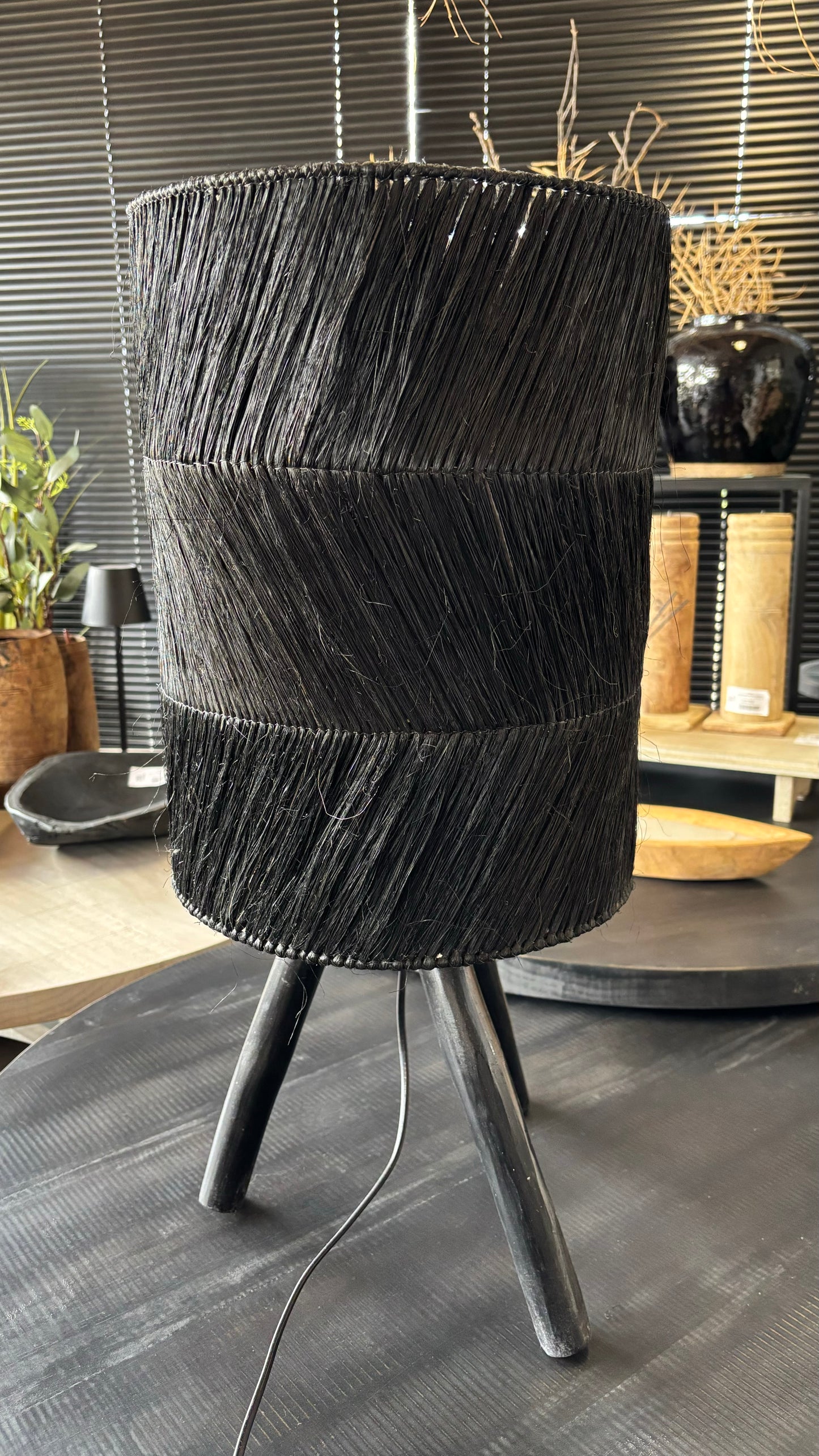 Lámpara de mesa fibra negra