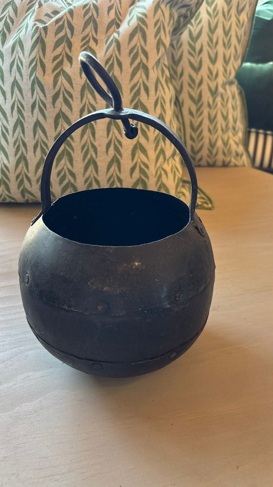 Maceta antigua colgante 1
