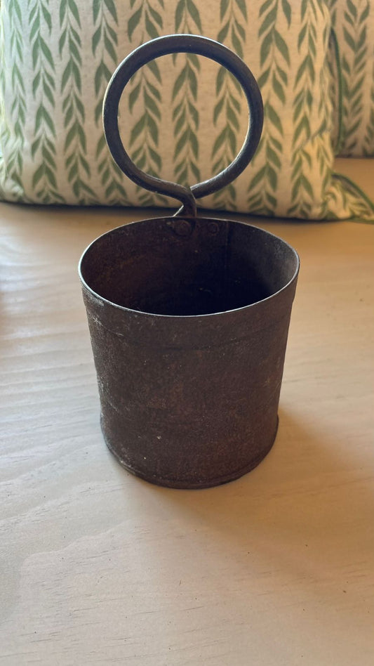 Tacho con asa antiguo