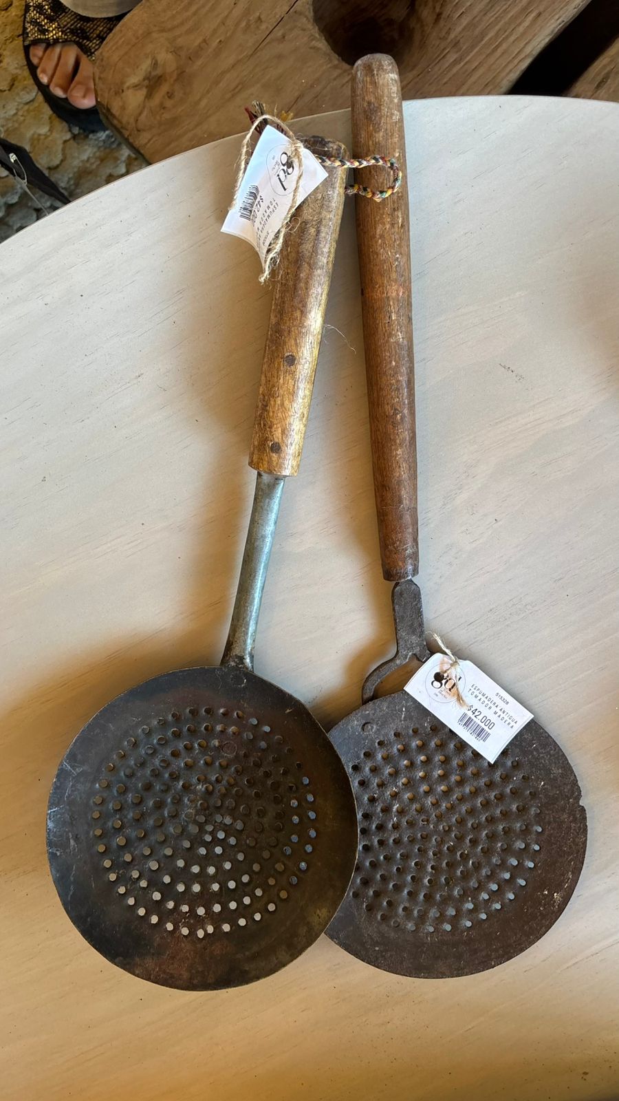 Espumadera antigua tomador madera