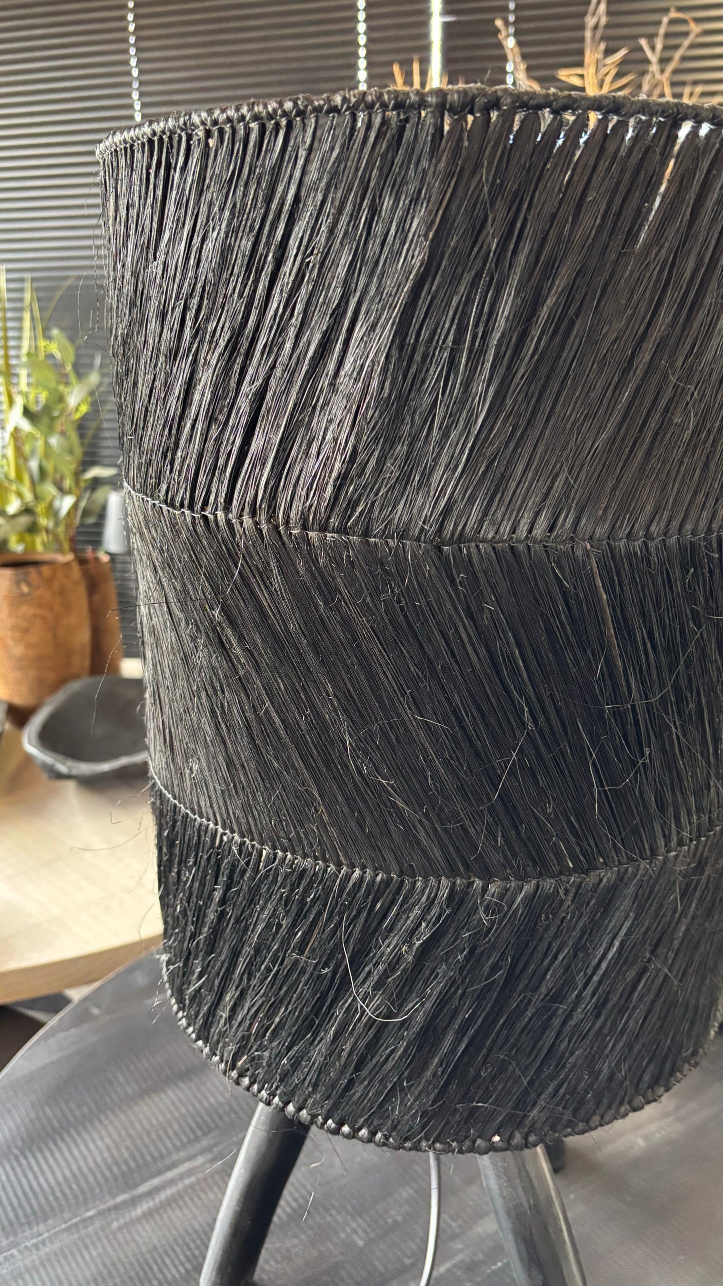 Lámpara de mesa fibra negra