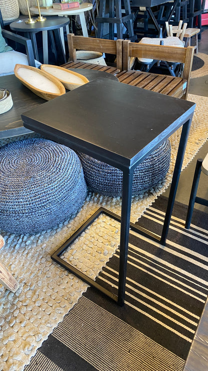 Mesita auxiliar 35x35x65 pátina negra