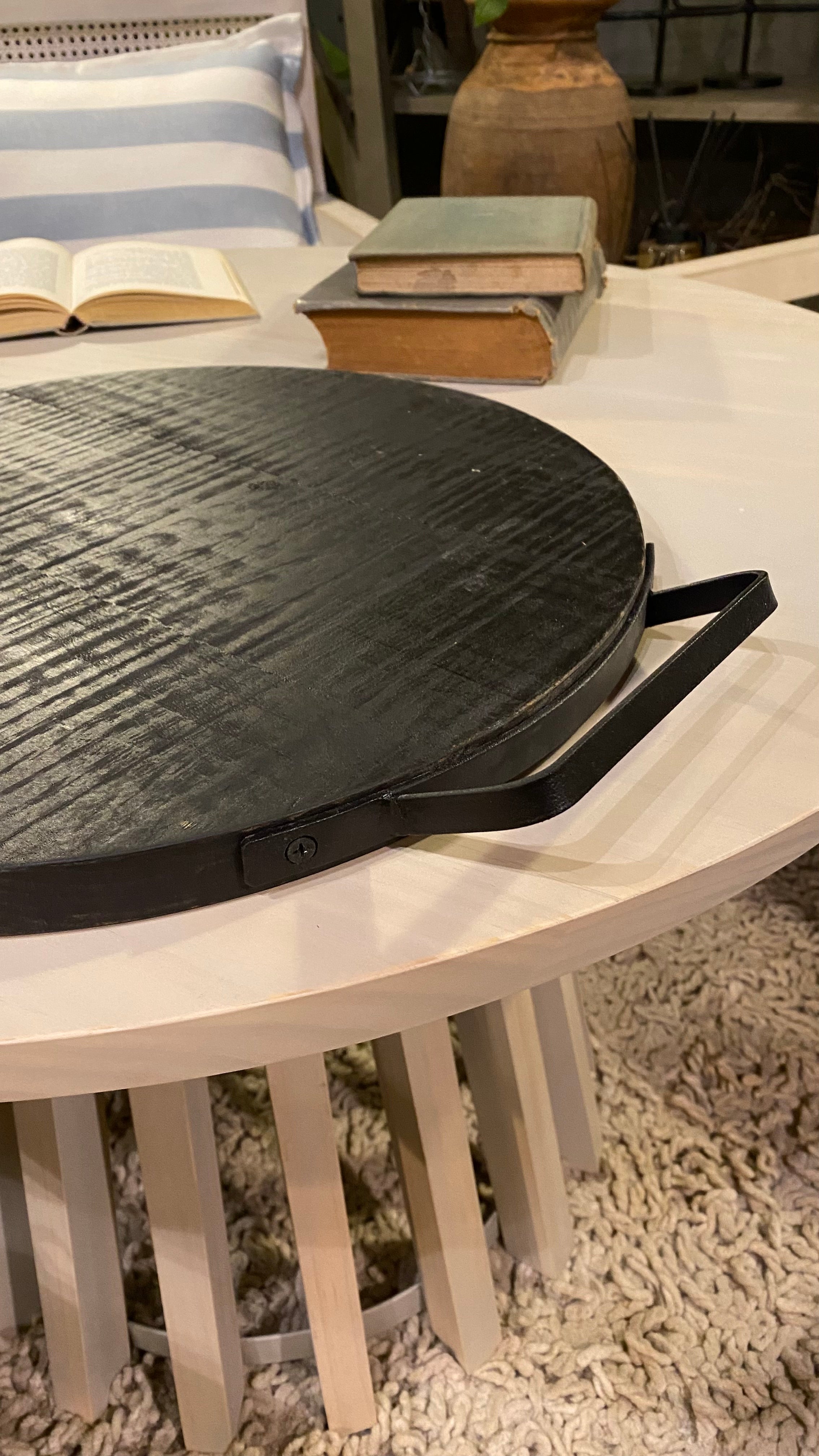 Tabla redonda aperitivo asas fierro patina negro