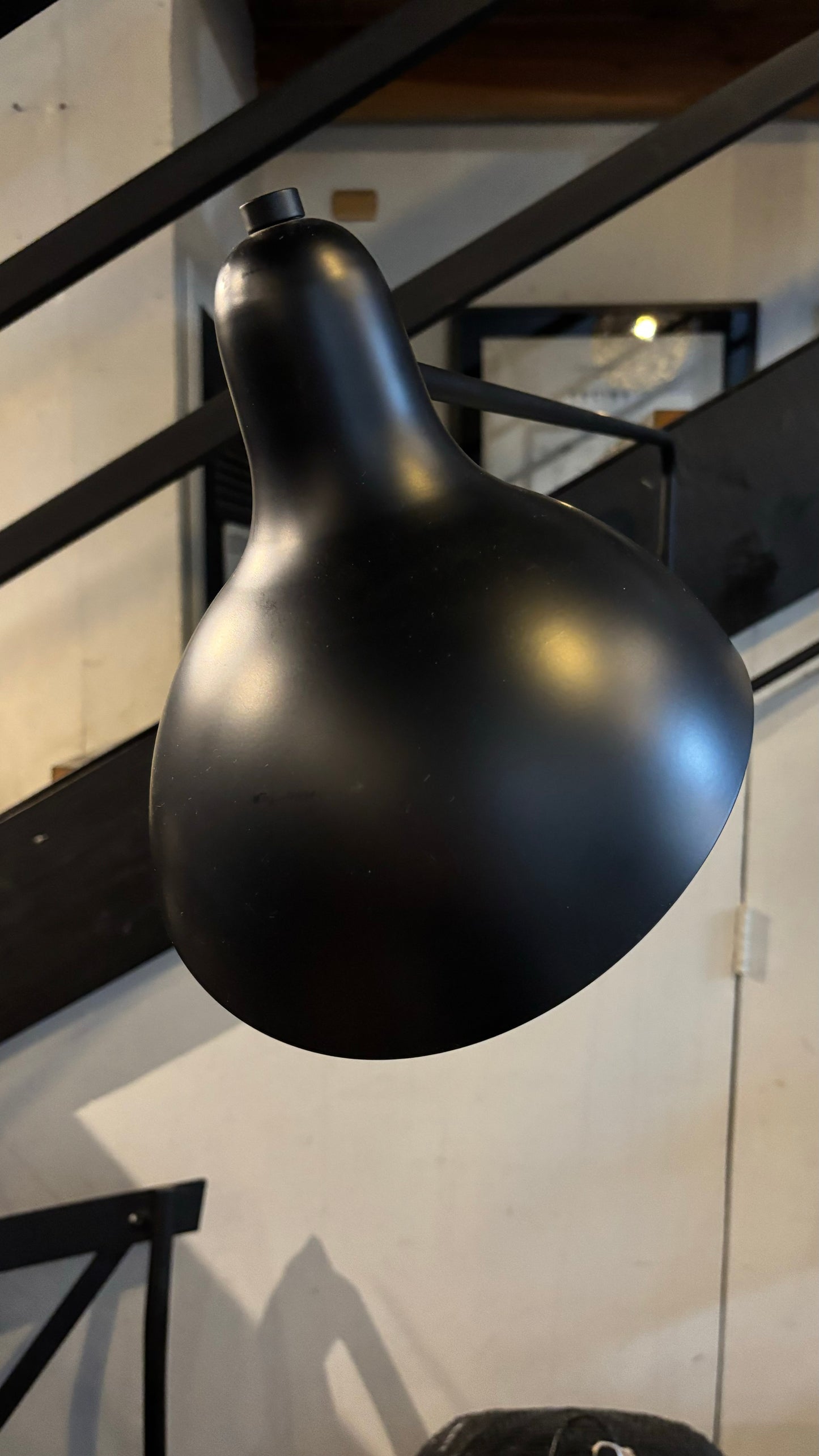 Aplique compacto metal negro