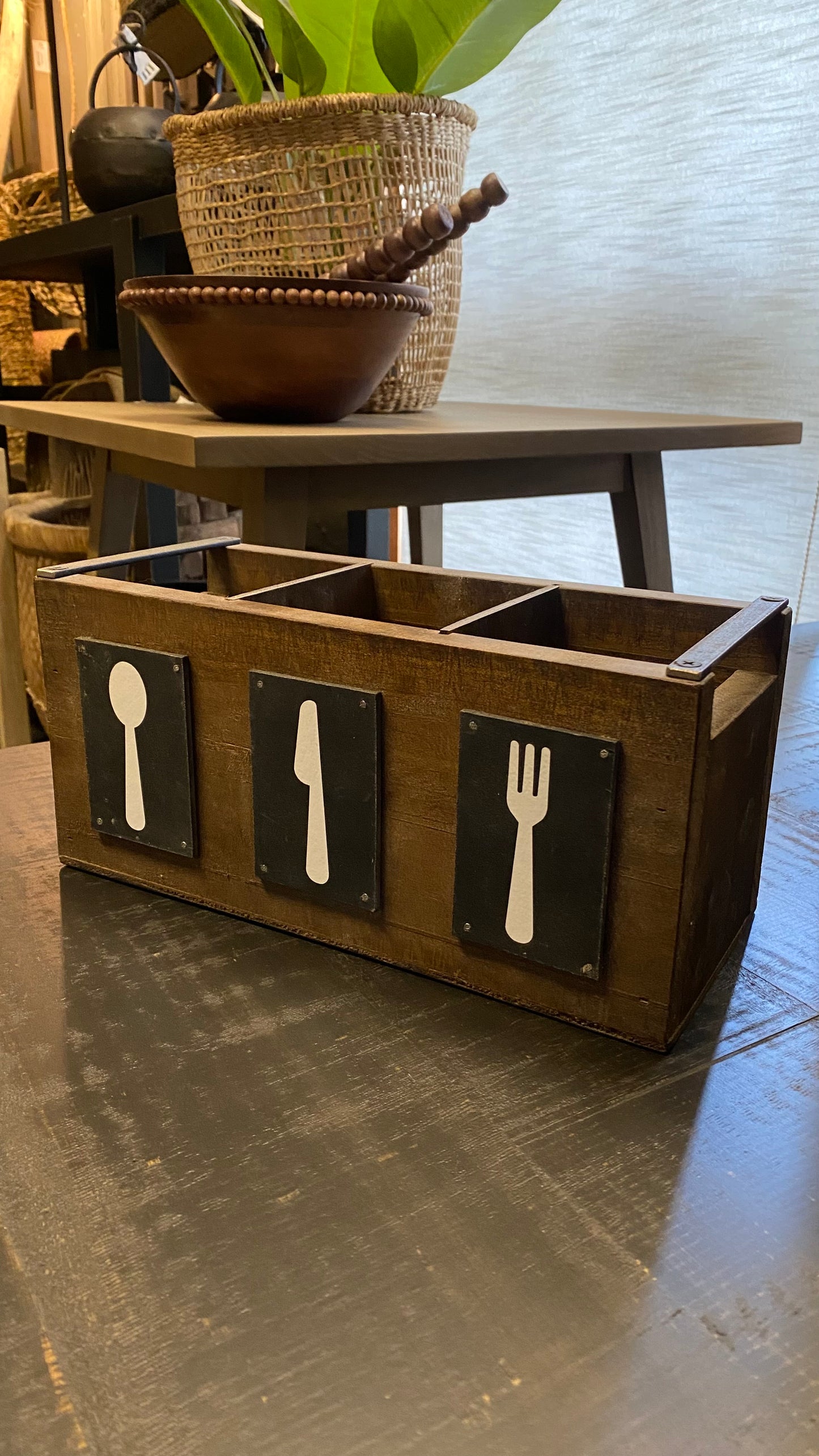 Porta cubierto con separaciones teñido Café