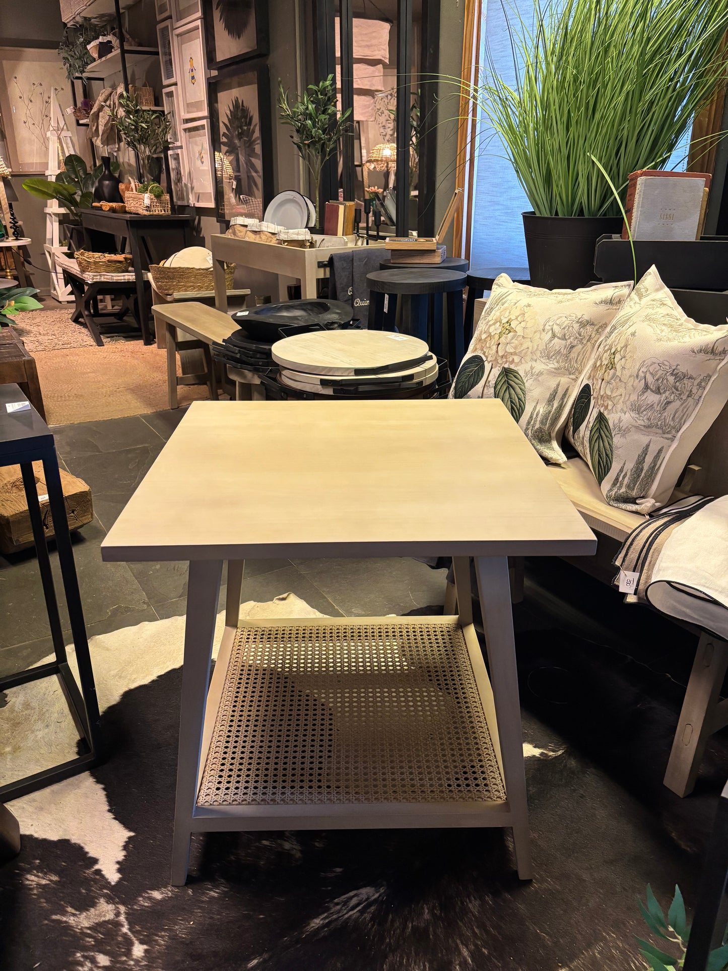 Mesa lateral repisa junco 60x60x60 teñido rústico claro