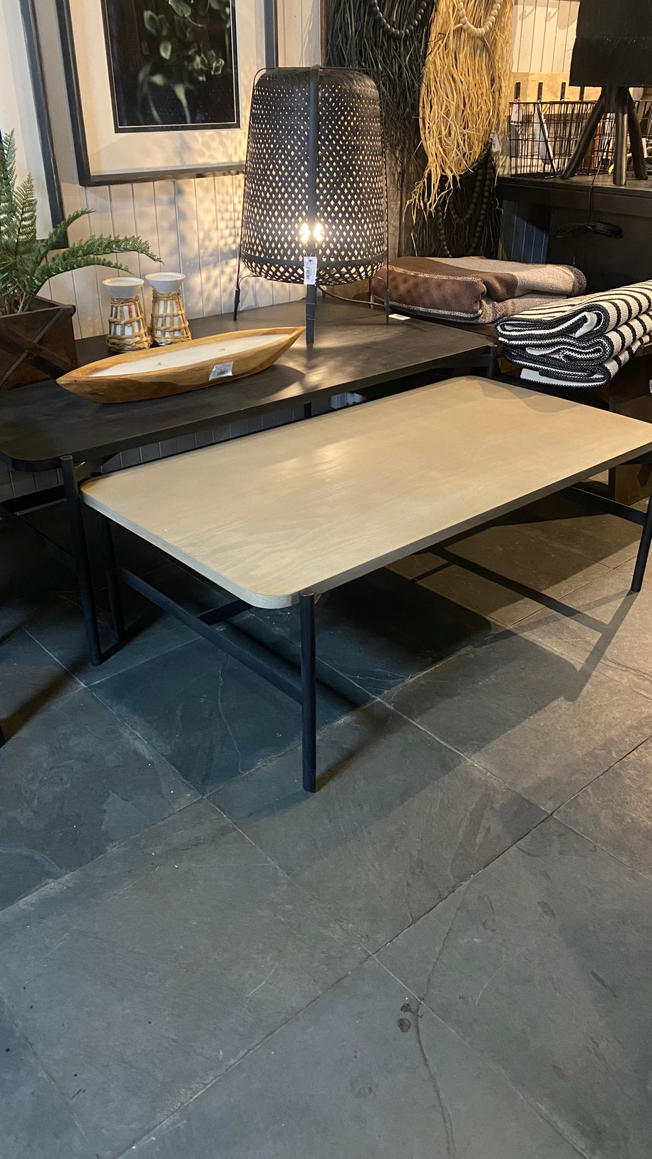 Mesa de centro madera patas fierro 114x63x37 patina clara