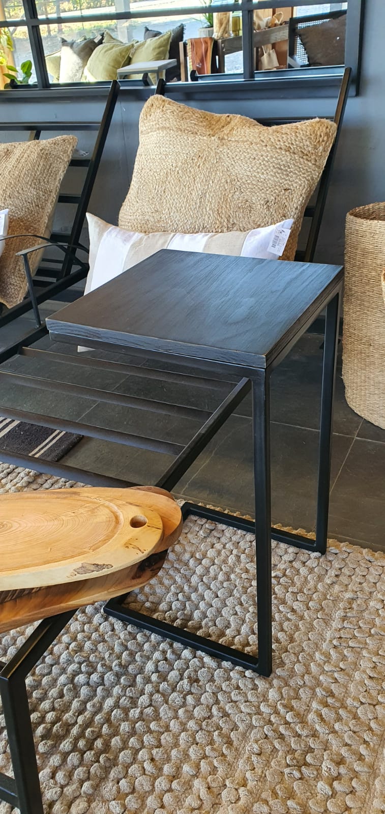 Mesita auxiliar 35x35x65 pátina negra