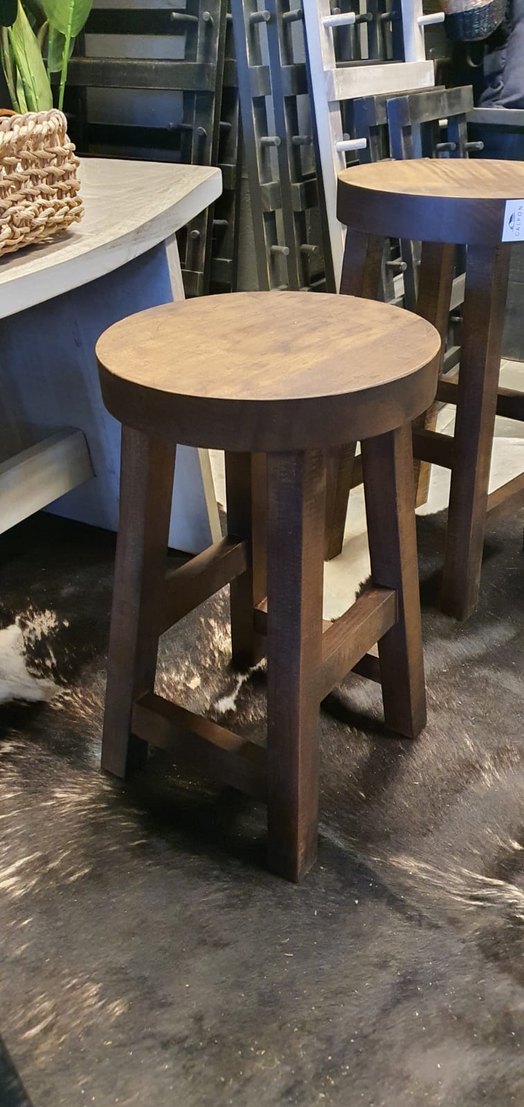 Piso rustico redondo 25x40 teñido café