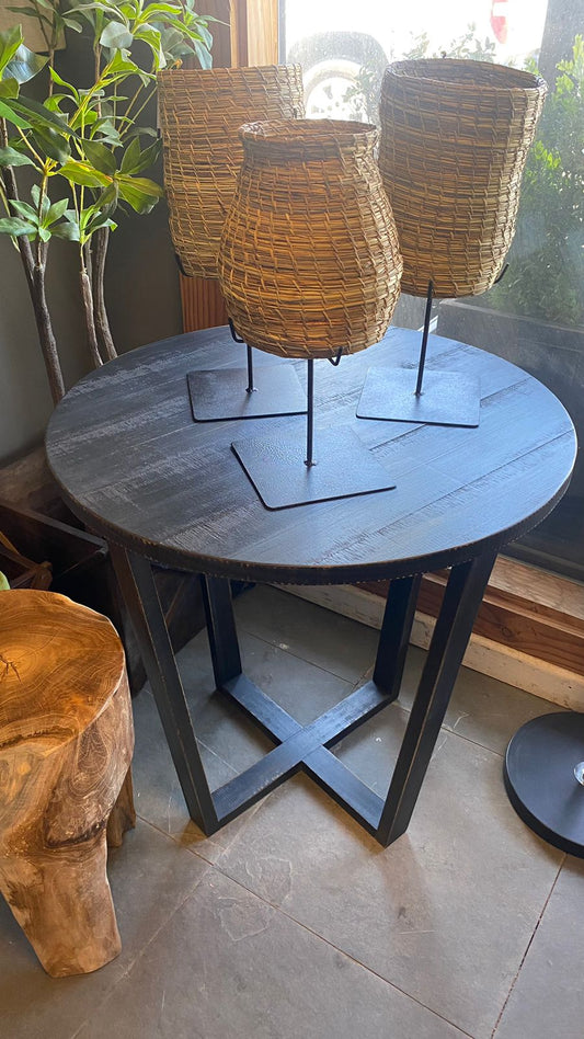 Mesa lateral sol aserrada 60x60 pátina negra