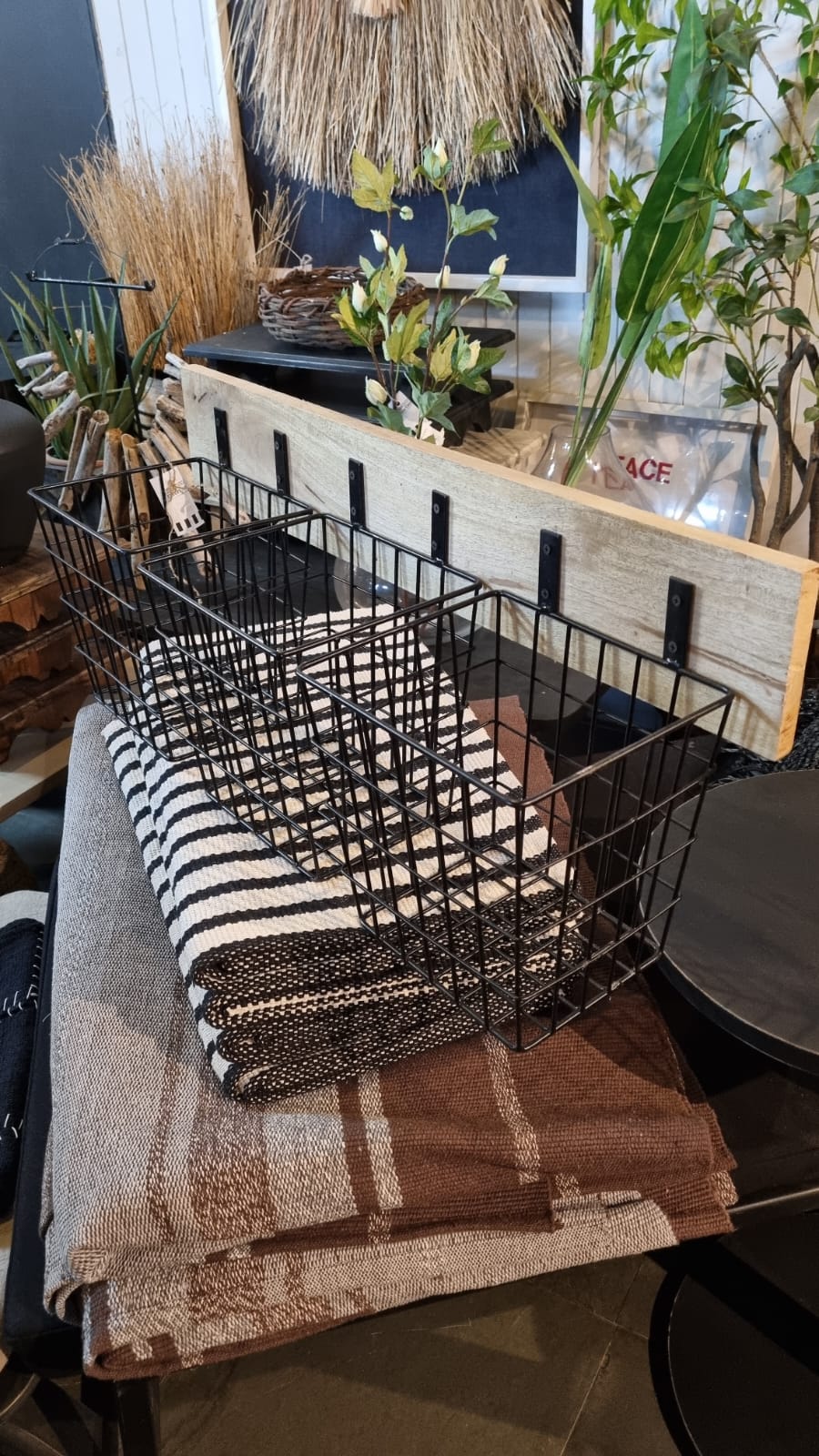 Repisa tres canastos 77 cm