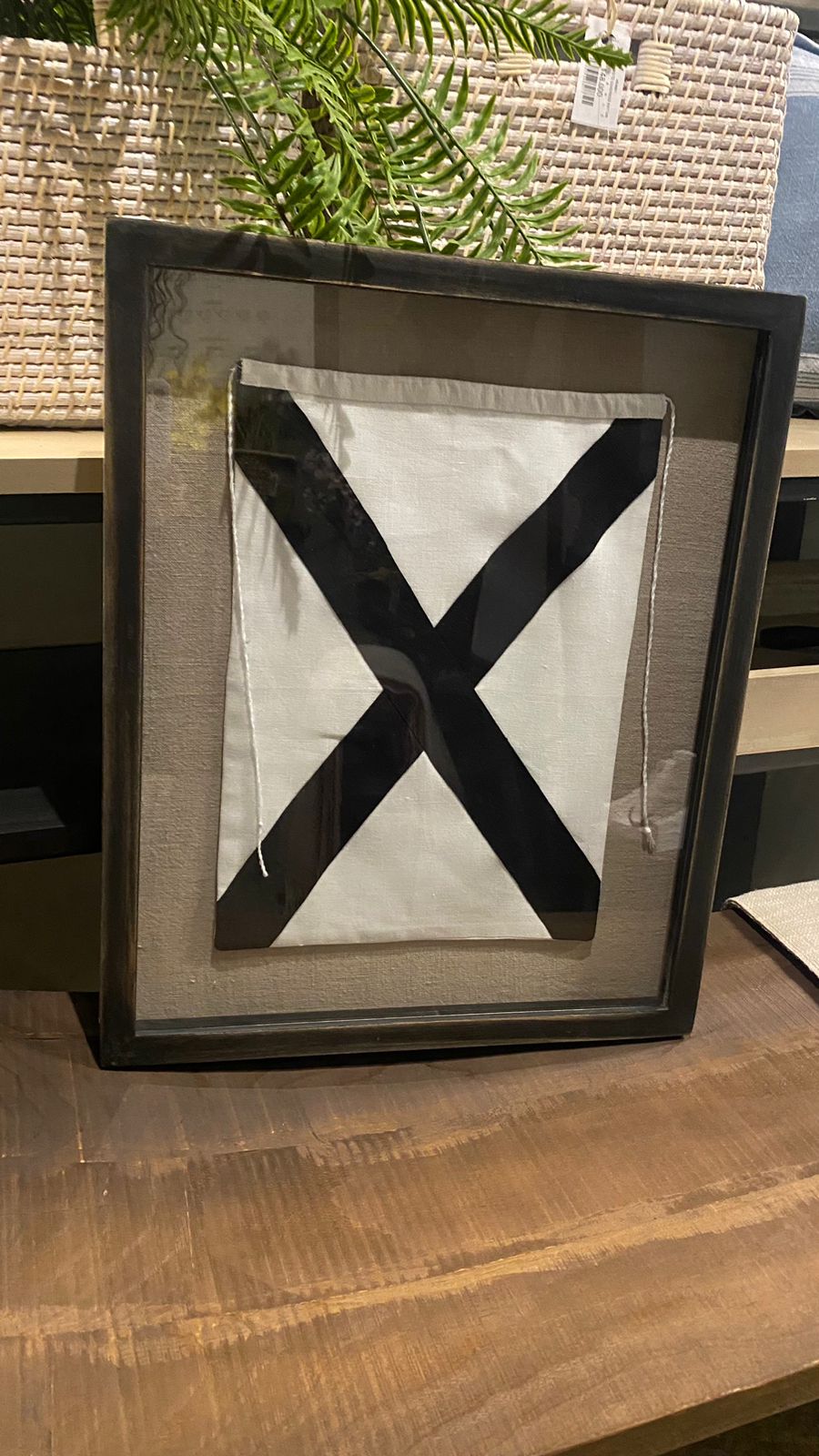 Cuadro banderin equis negra marco negro 40x49