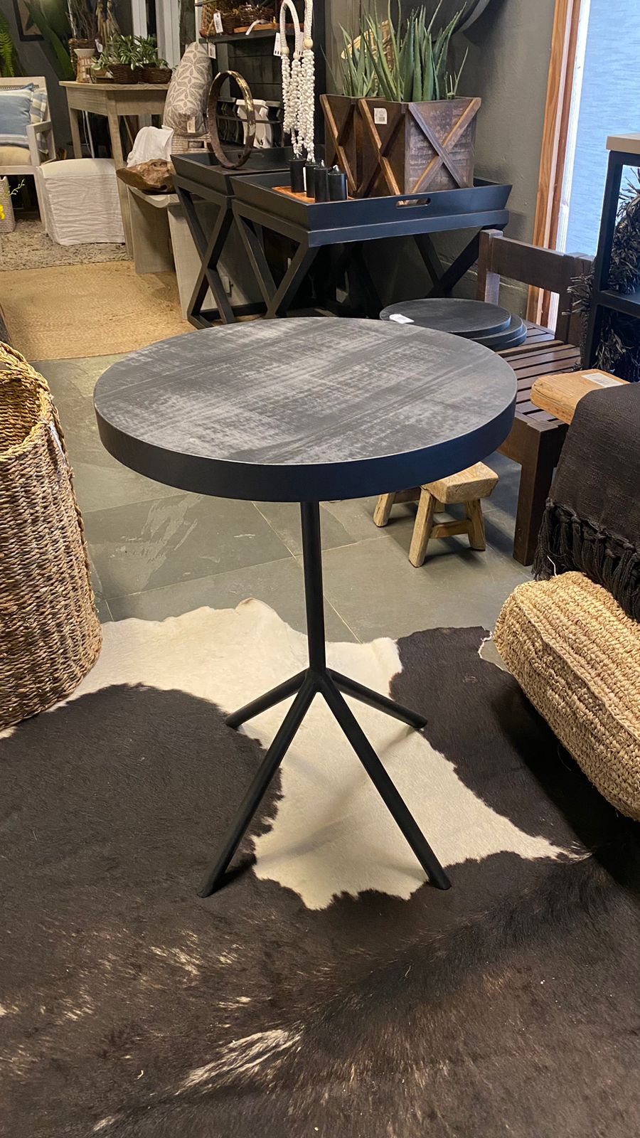 Mesita terraza base fierro 45x64 negra