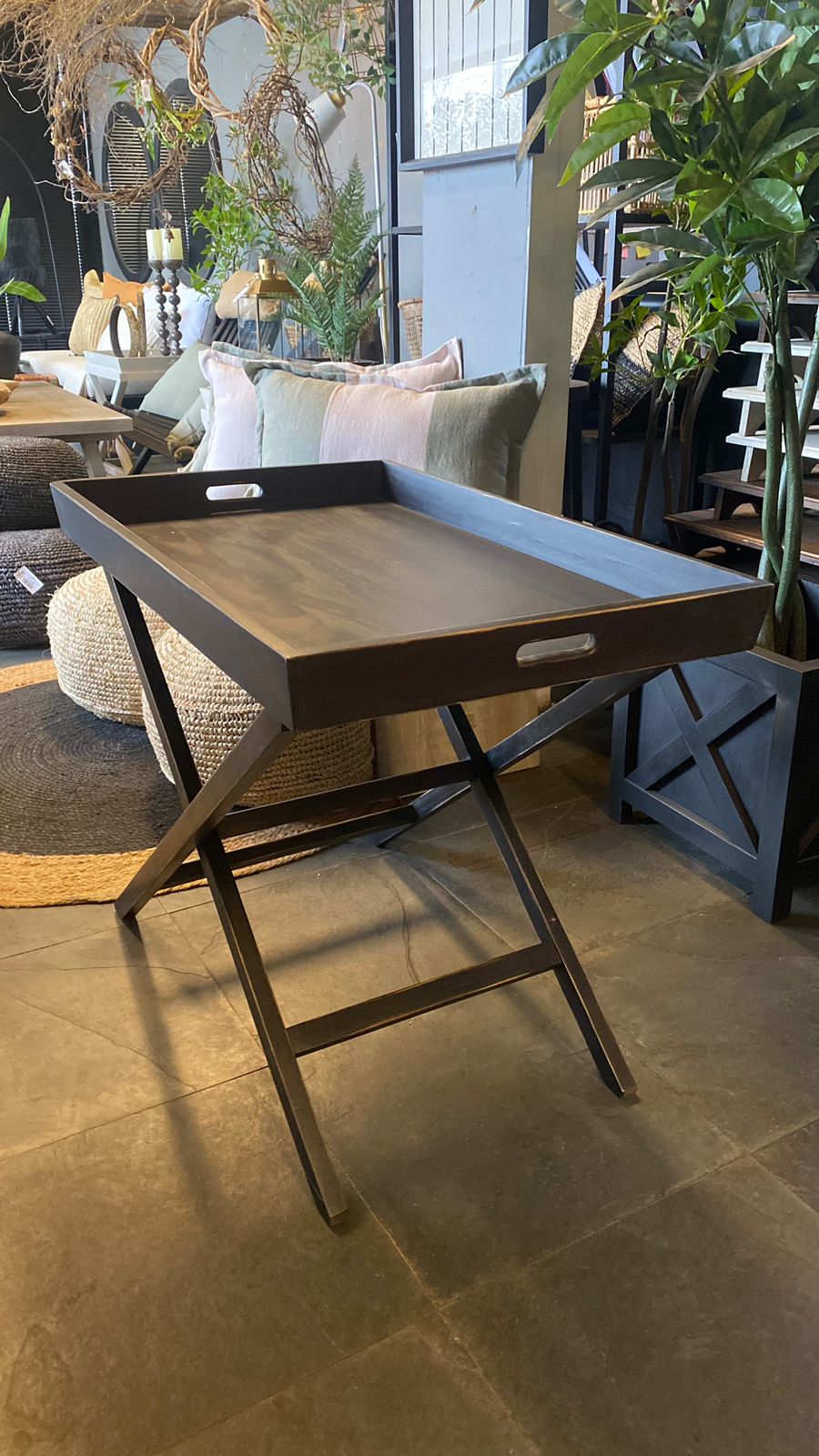 Mesa lateral con bandeja 80x50x65 patina negra