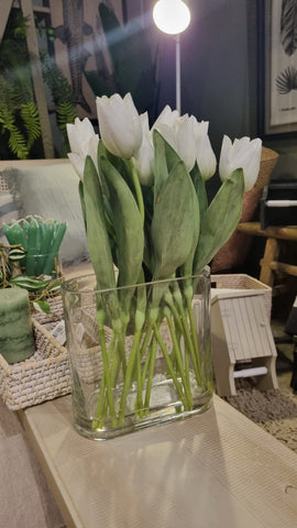 Tulipanes florero vidrio