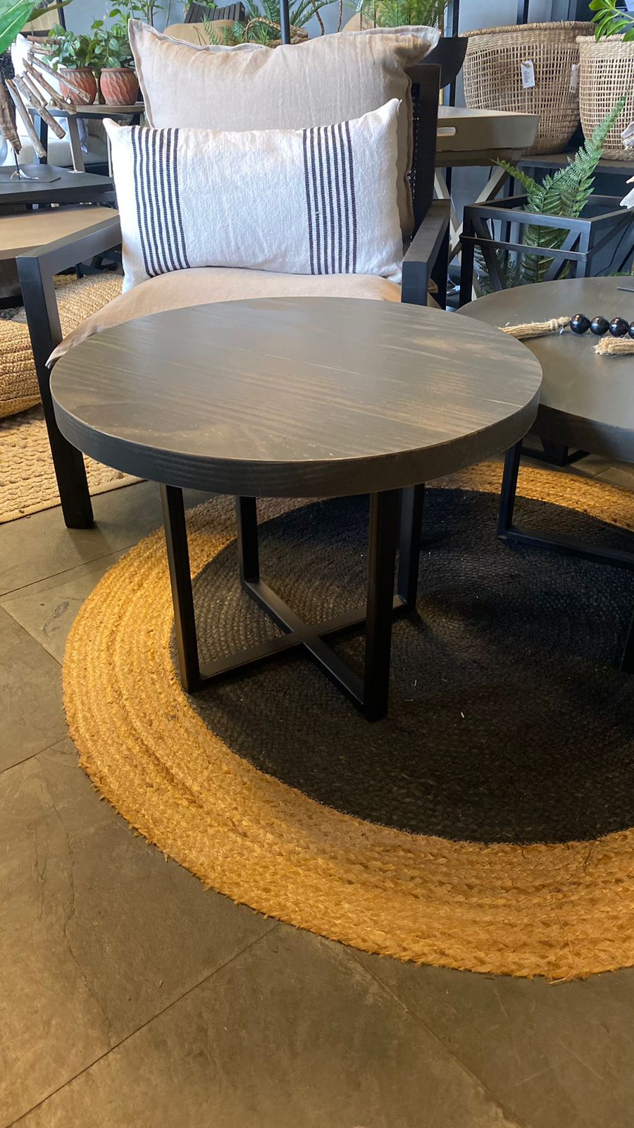 Mesa de centro redonda base fierro 60x45 gris oscuro
