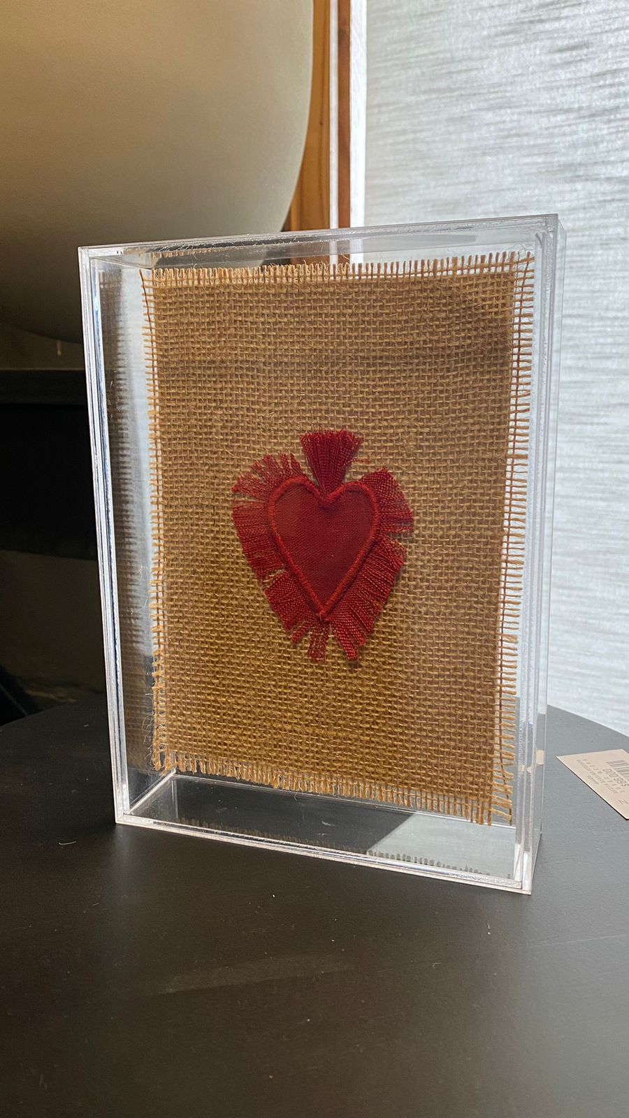 Caja acrilica corazon rojo en arpillera