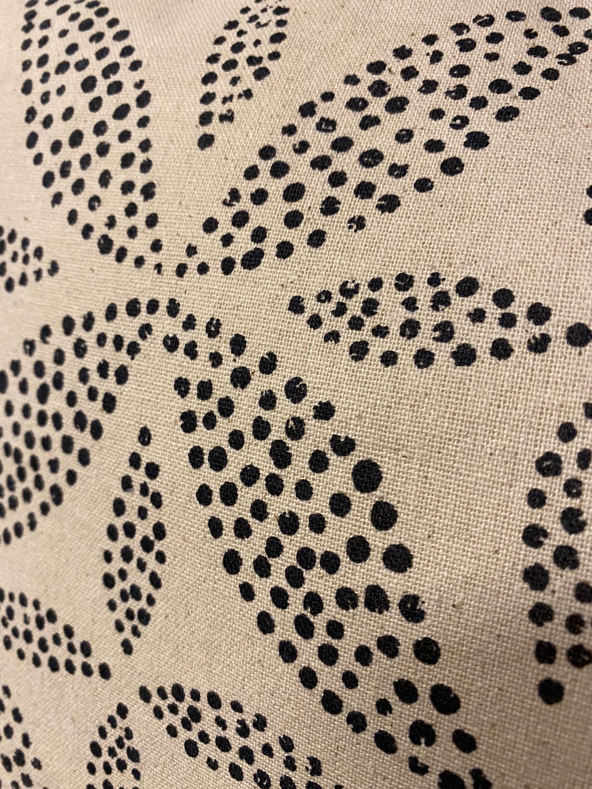 Cojin beige con diseño 50x50
