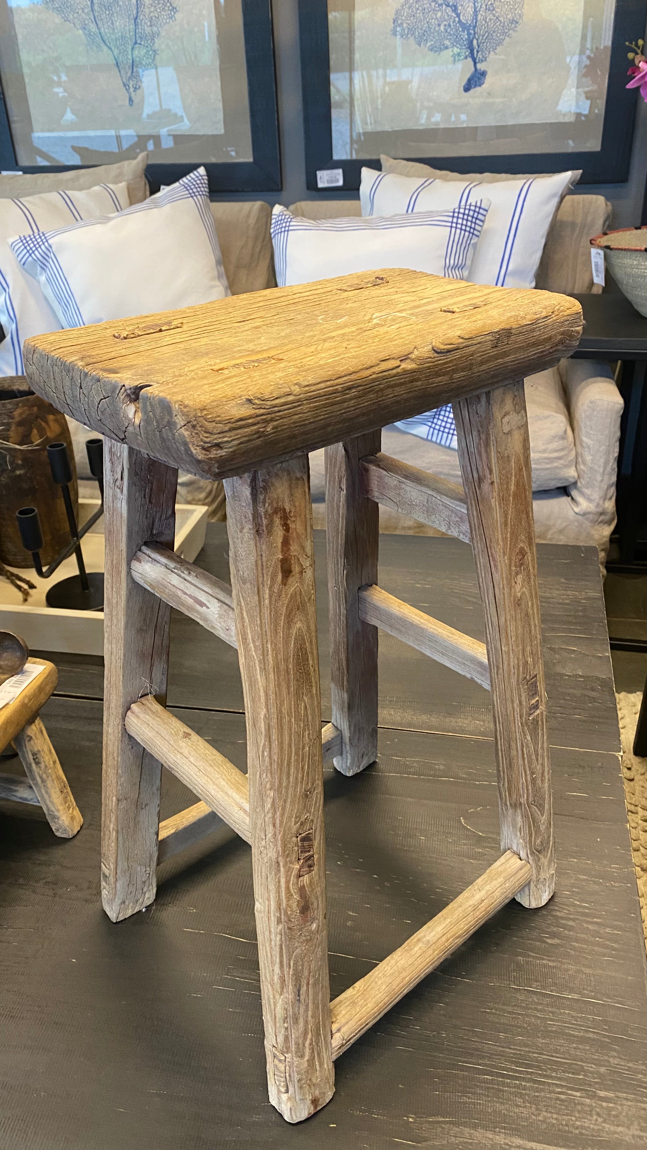 Taburete madera antigua – Galpón de Diseño